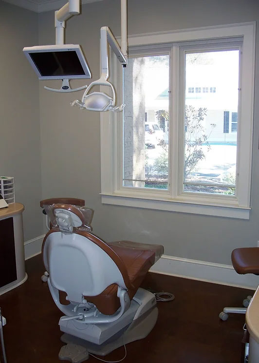 Ceramic Dental Crowns in Gulfport